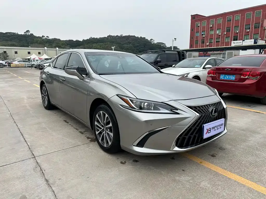 Lexus ES — фото 10