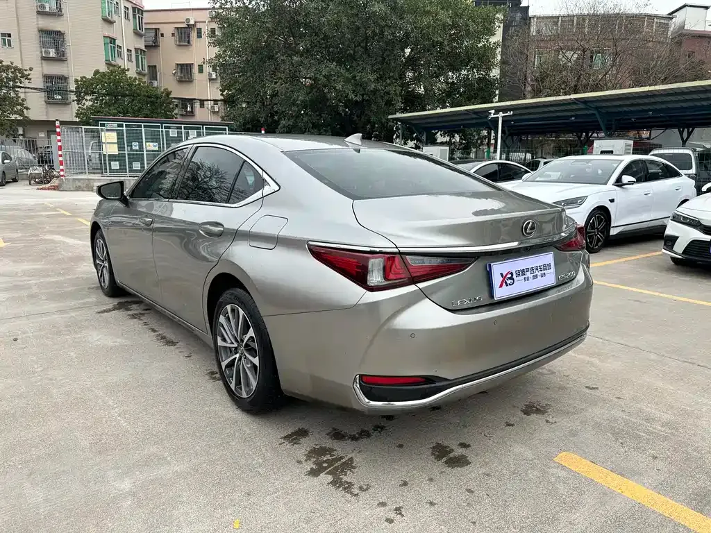 Lexus ES — фото 9