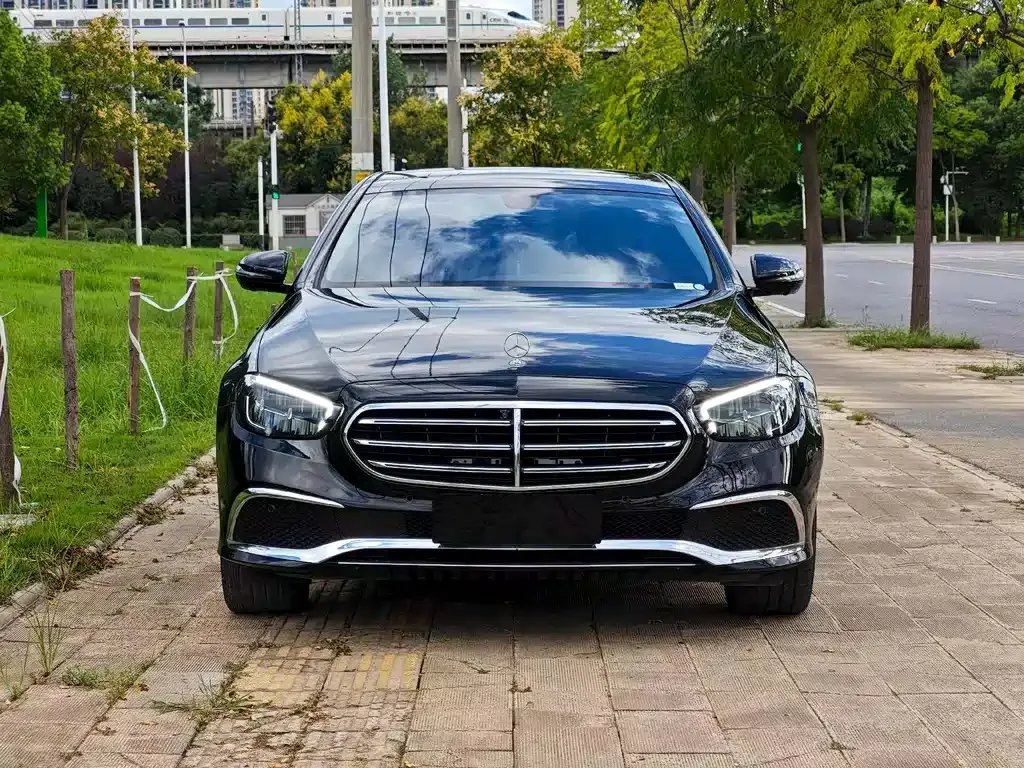 Mercedes-Benz E-Class — фото 5