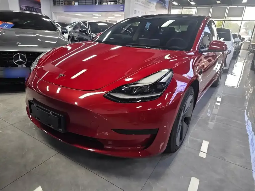 Tesla Model 3 — фото 1