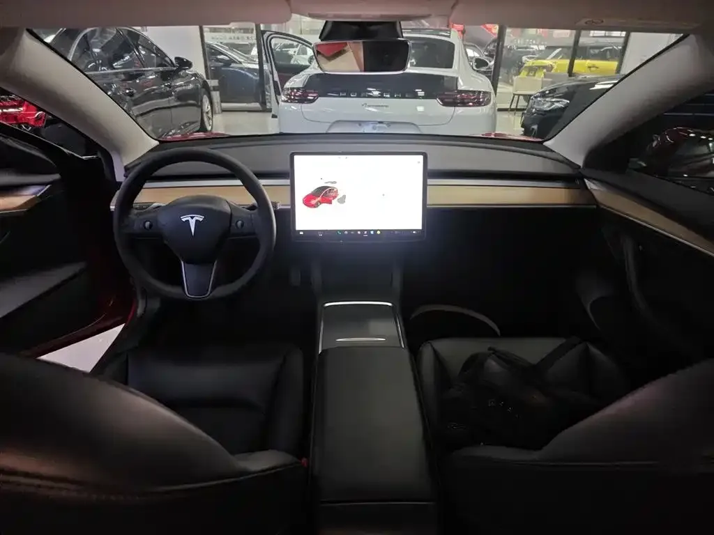 Tesla Model 3 — фото 3