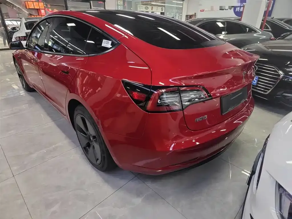Tesla Model 3 — фото 10