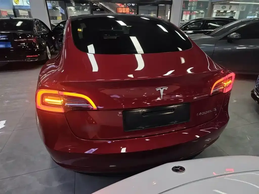 Tesla Model 3 — фото 7