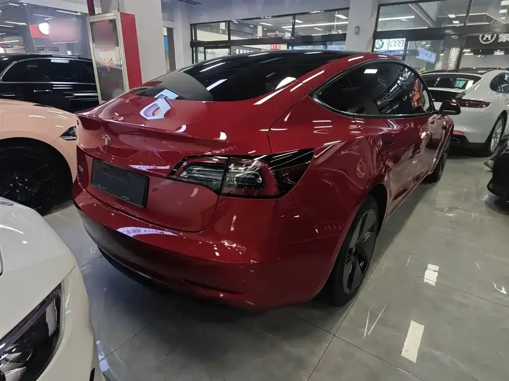 Tesla Model 3 — фото 4