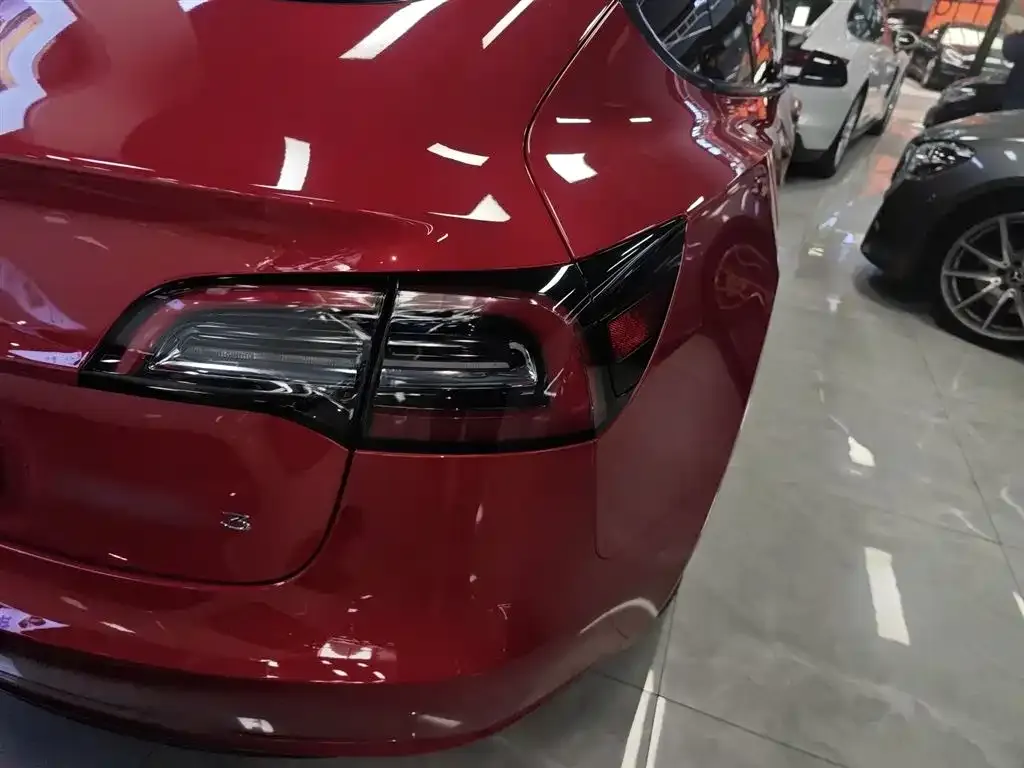 Tesla Model 3 — фото 5
