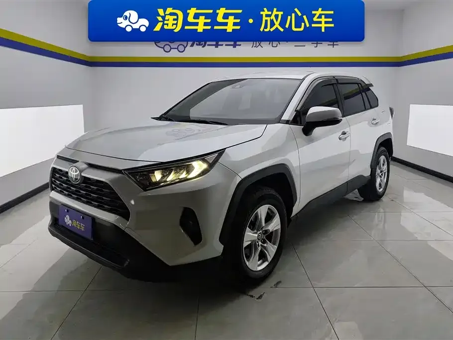 Toyota RAV4 — фото 1
