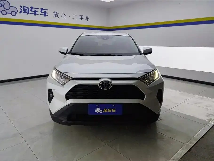 Toyota RAV4 — фото 8