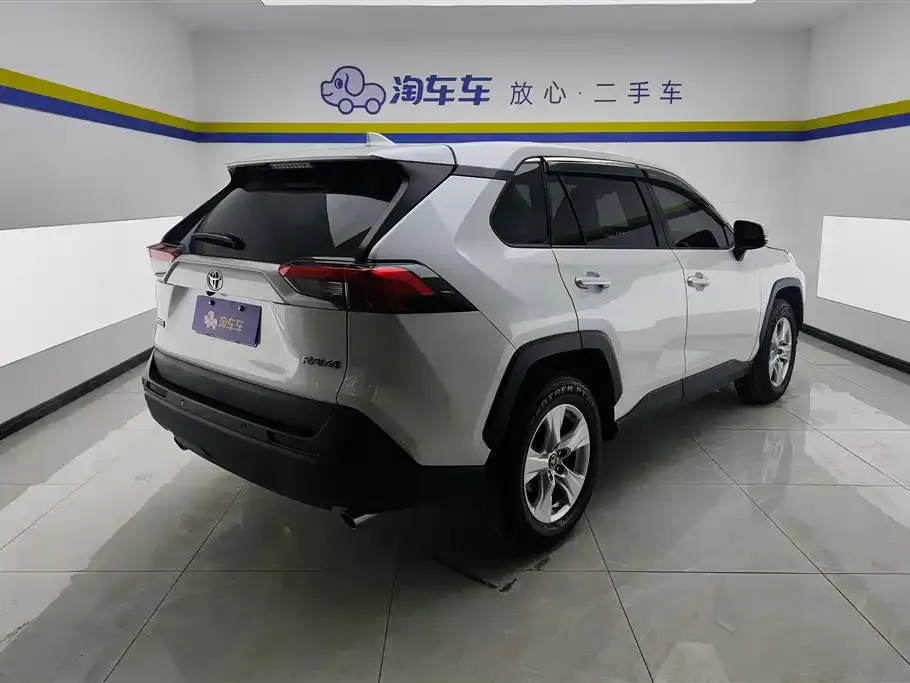Toyota RAV4 — фото 4