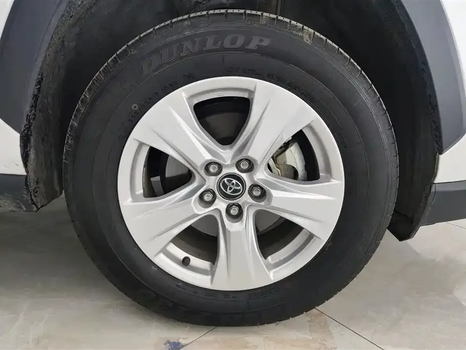 Toyota RAV4 — фото 9