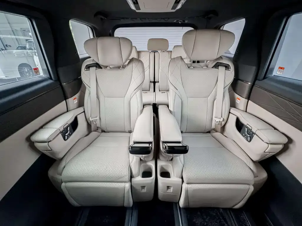 Toyota Alphard — фото 4