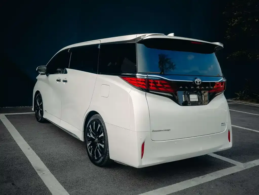 Toyota Alphard — фото 3