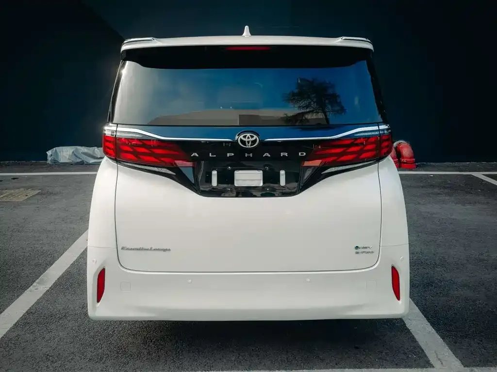 Toyota Alphard — фото 7