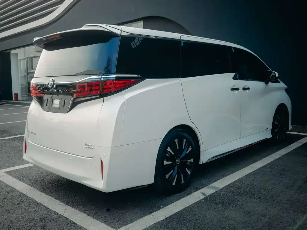 Toyota Alphard — фото 8