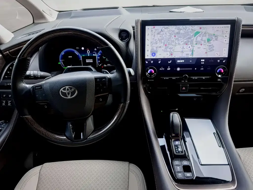 Toyota Alphard — фото 10