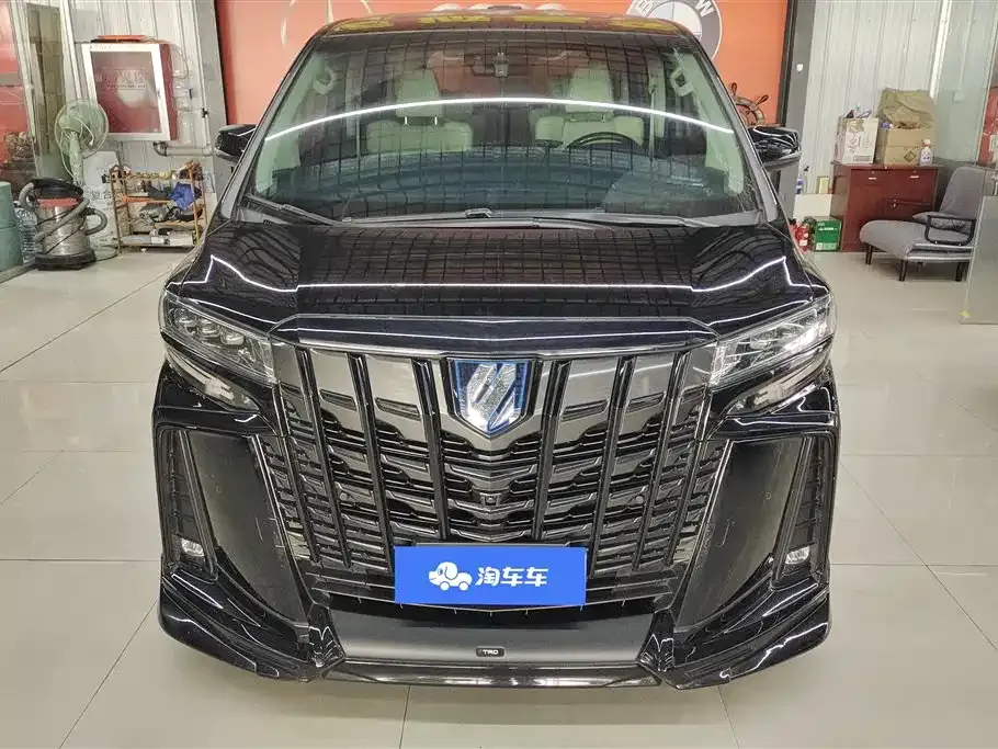Toyota Alphard — фото 4