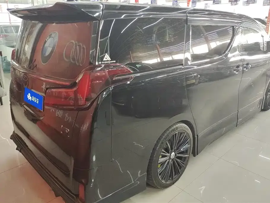 Toyota Alphard — фото 6