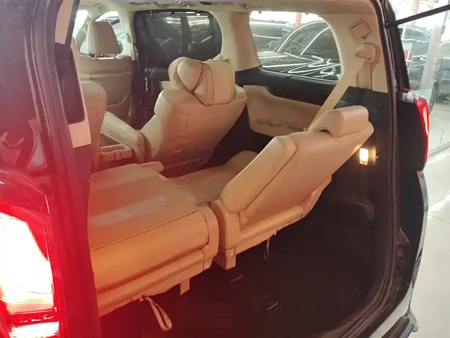 Toyota Alphard — фото 3