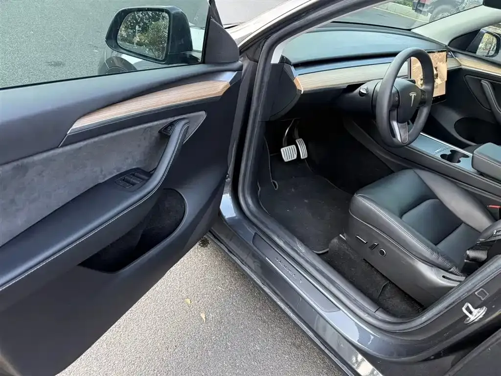 Tesla Model Y — фото 7