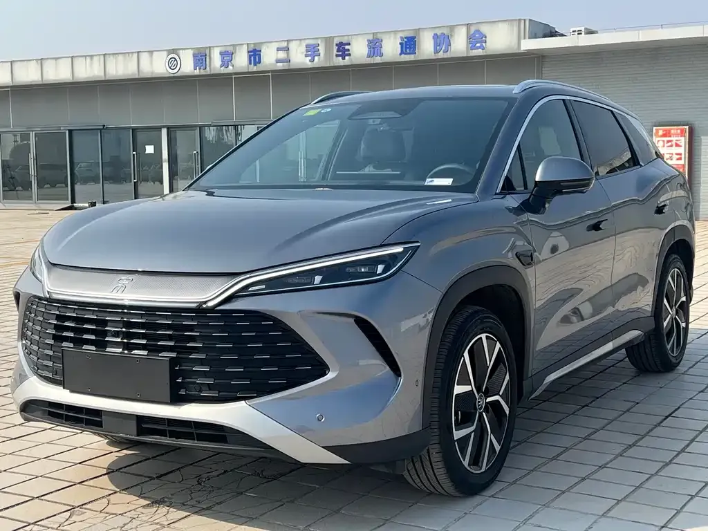 BYD L DM-i — фото 1