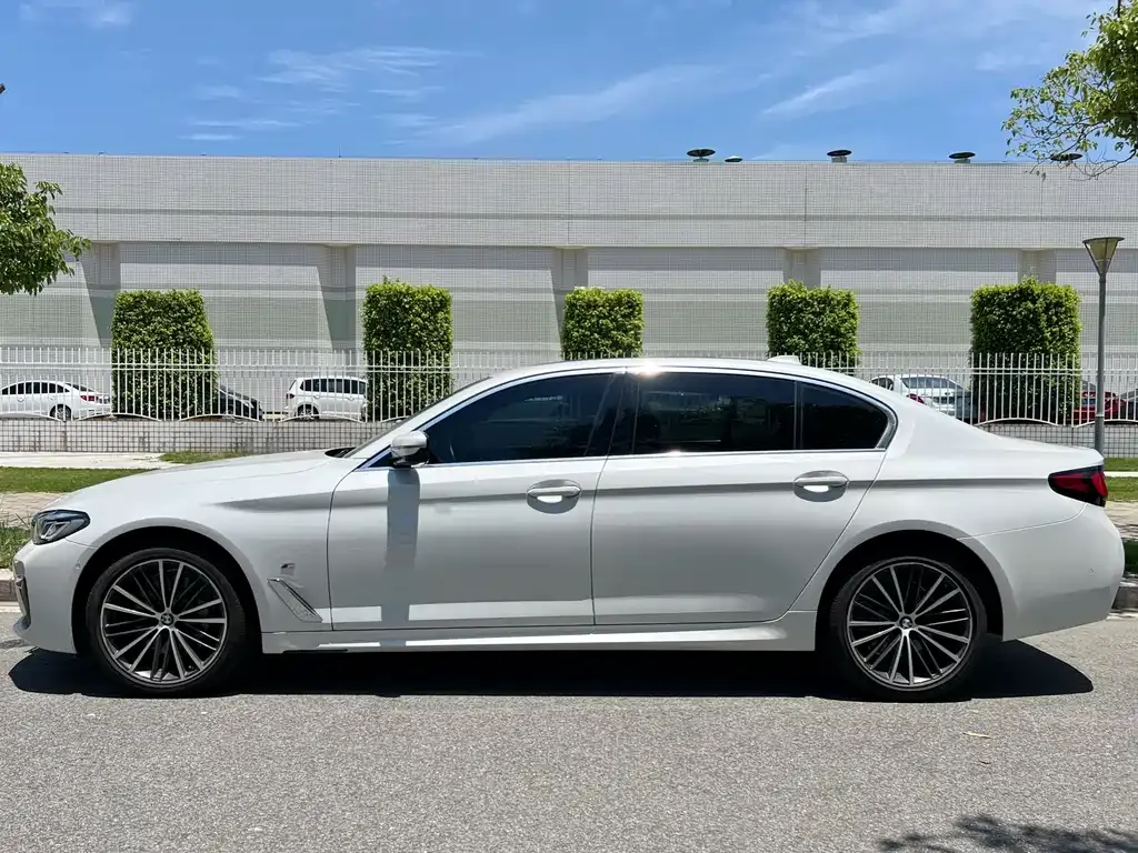 BMW 5 Series — фото 5