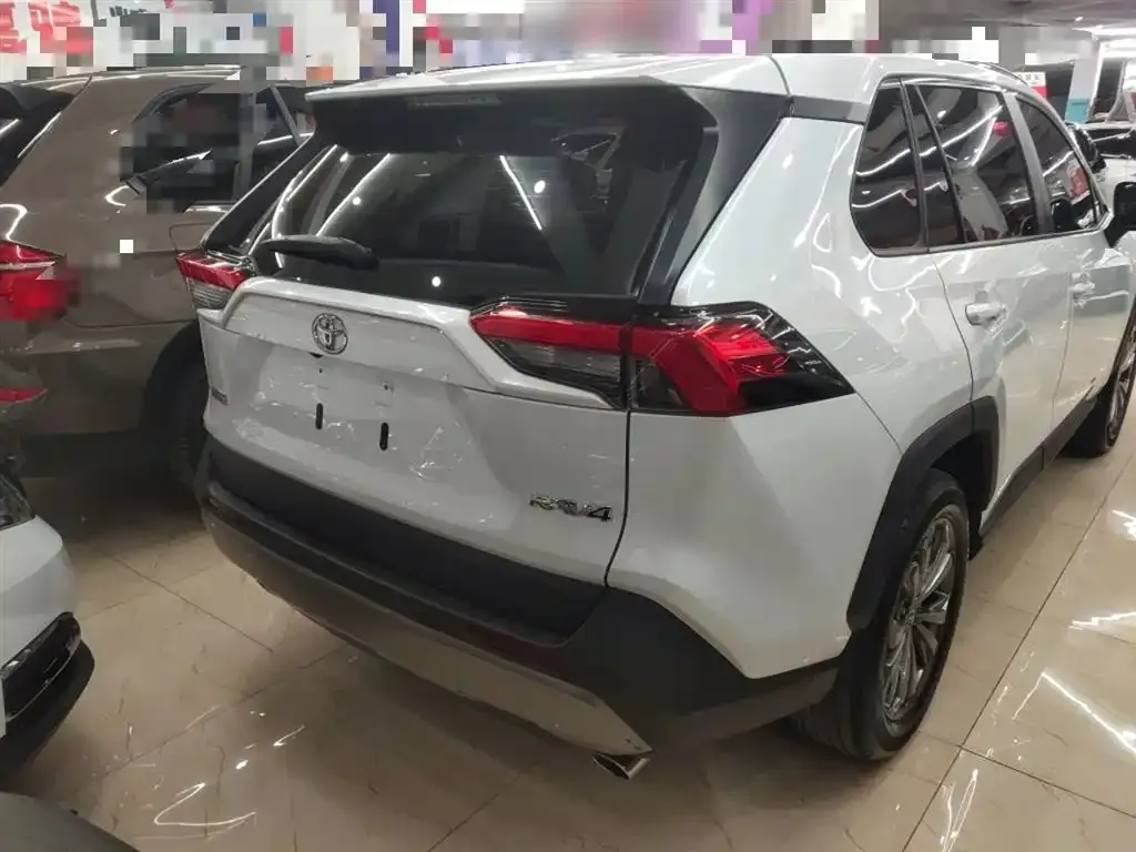 Toyota RAV4 — фото 3