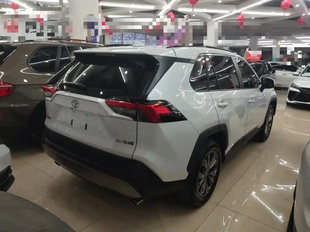 Toyota RAV4 — фото 10