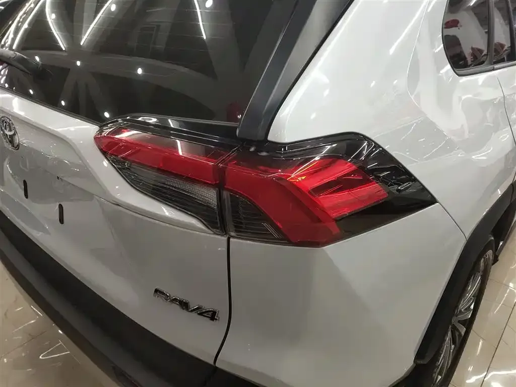 Toyota RAV4 — фото 4