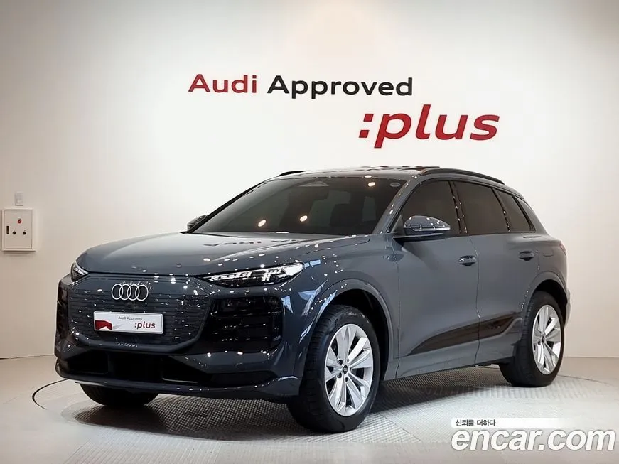 Audi Q6 e-tron — фото 1