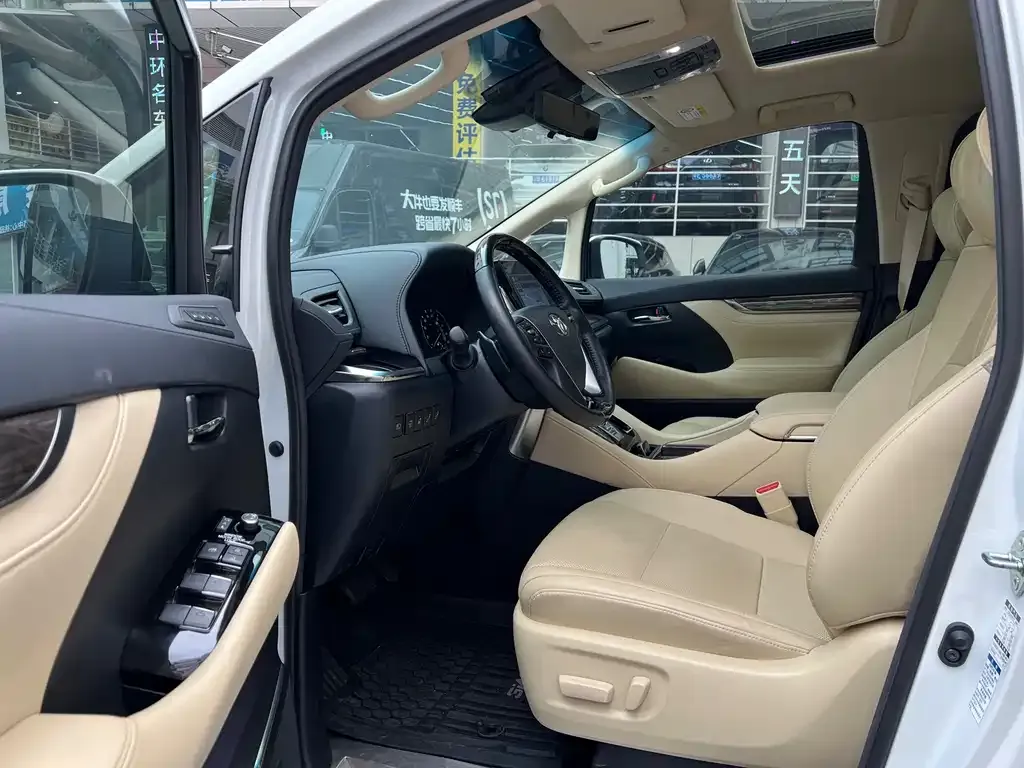 Toyota Alphard — фото 10