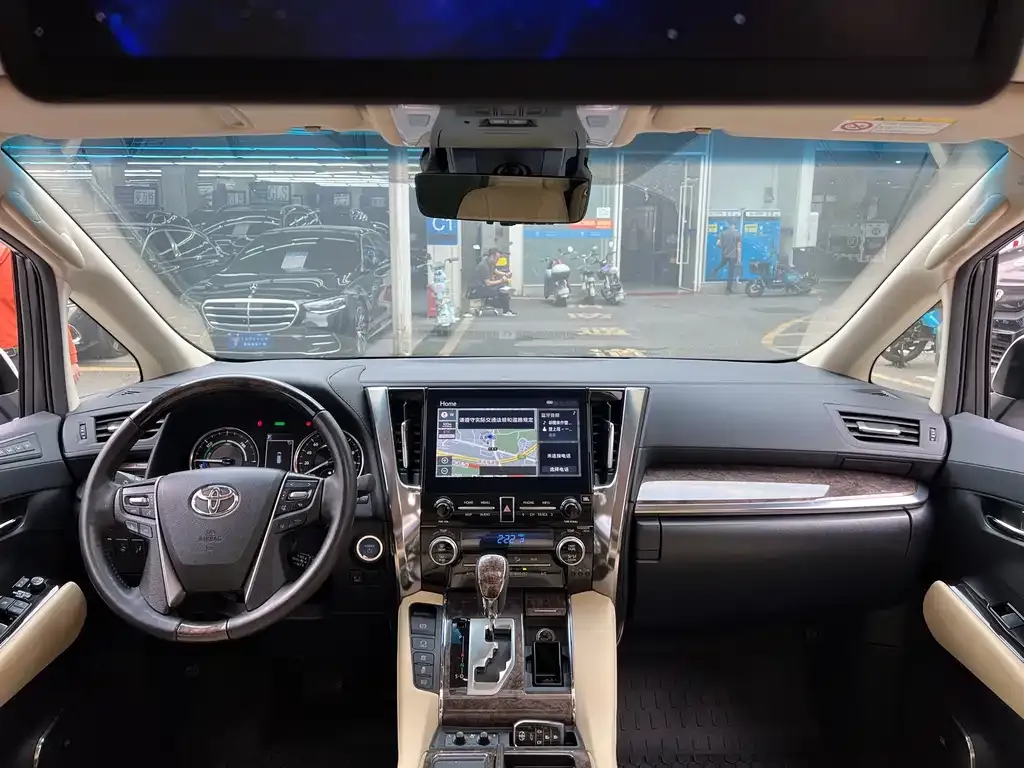 Toyota Alphard — фото 7