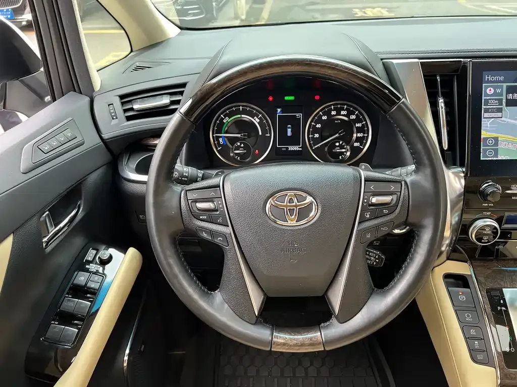 Toyota Alphard — фото 8