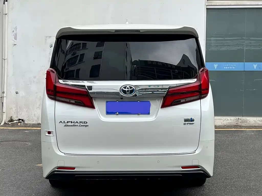 Toyota Alphard — фото 3