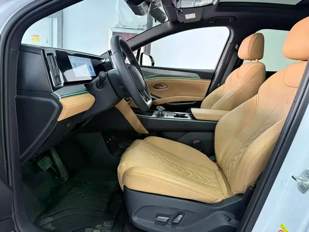 BYD L DM-i — фото 2