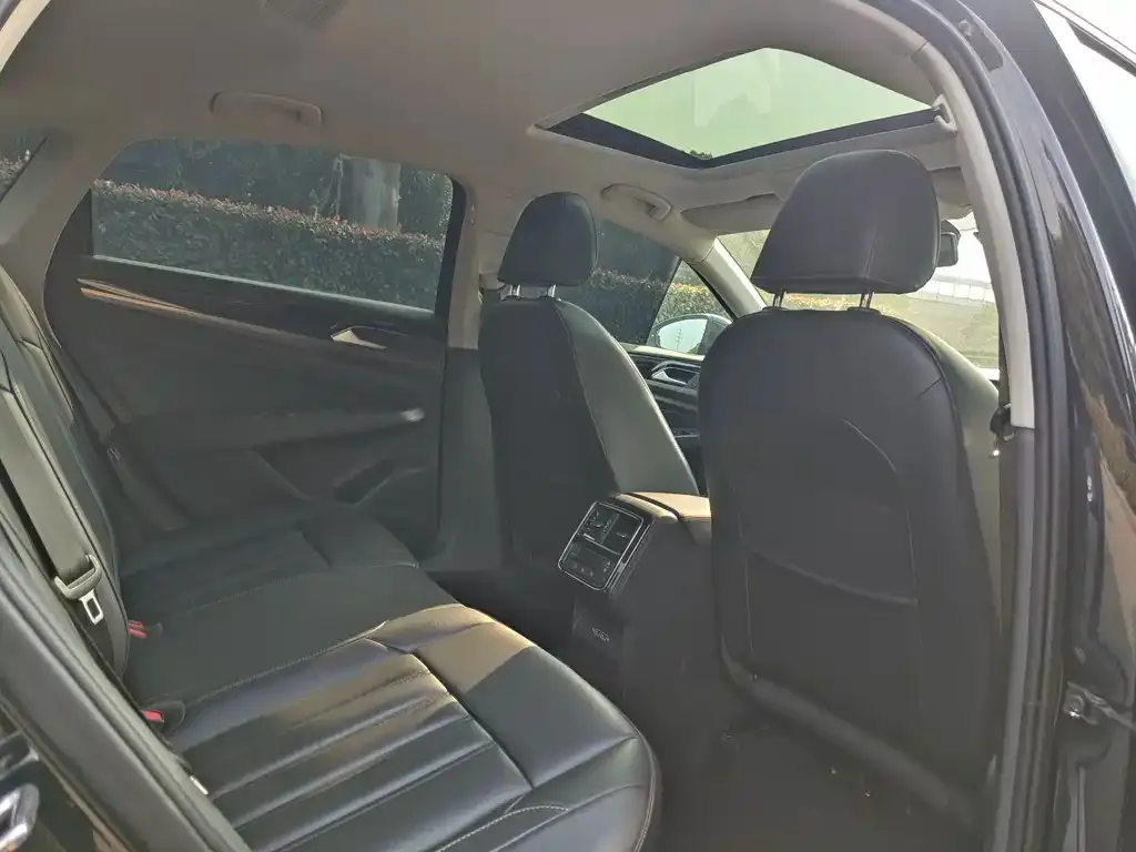 Volkswagen Passat — фото 7