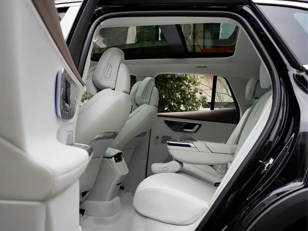 Mercedes-Benz EQE SUV — фото 3