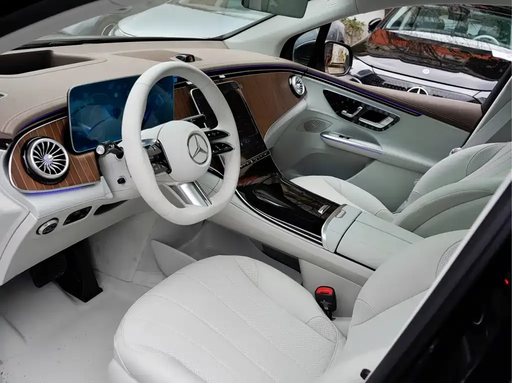 Mercedes-Benz EQE SUV — фото 10