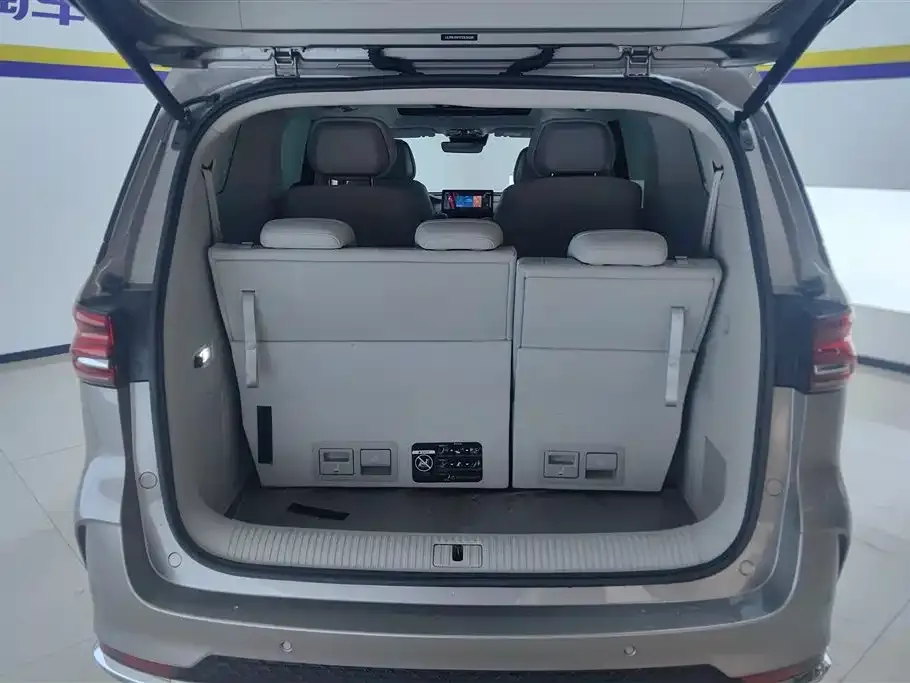 Roewe iMAX8 — фото 2