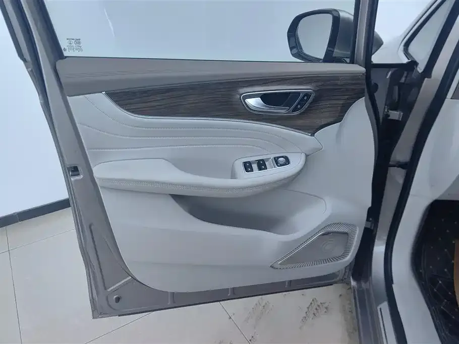 Roewe iMAX8 — фото 10