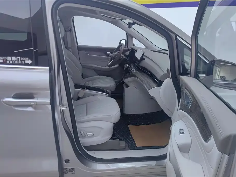 Roewe iMAX8 — фото 4