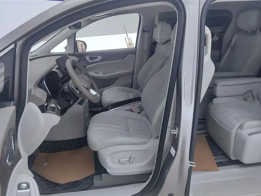 Roewe iMAX8 — фото 3