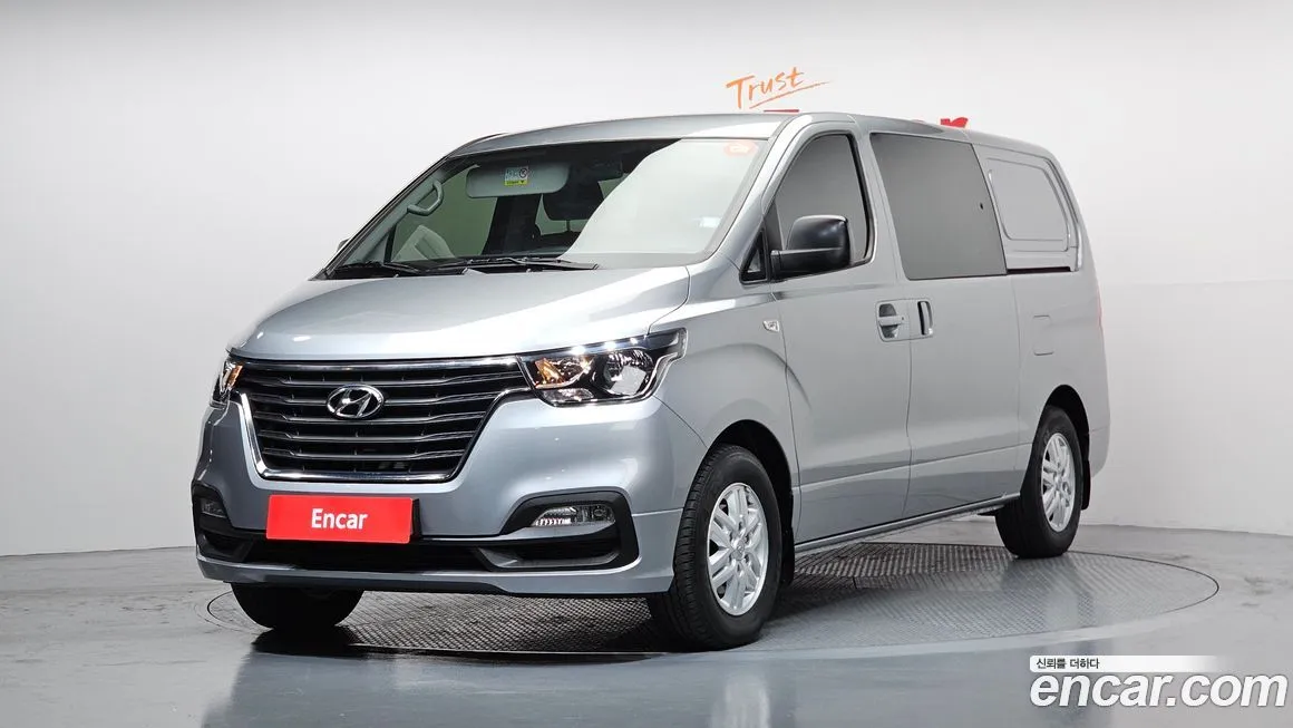 Hyundai Starex — фото 1