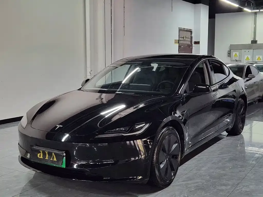 Tesla Model 3 — фото 1