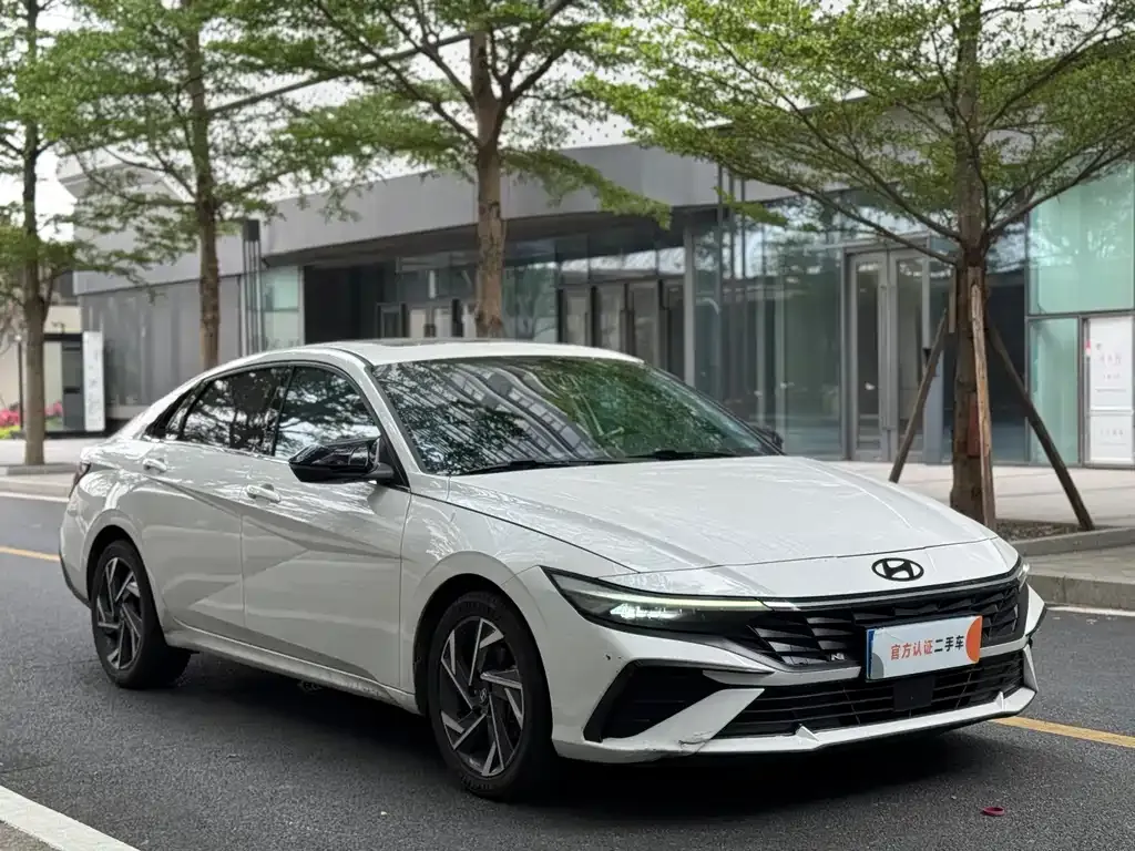 Hyundai Elantra — фото 8
