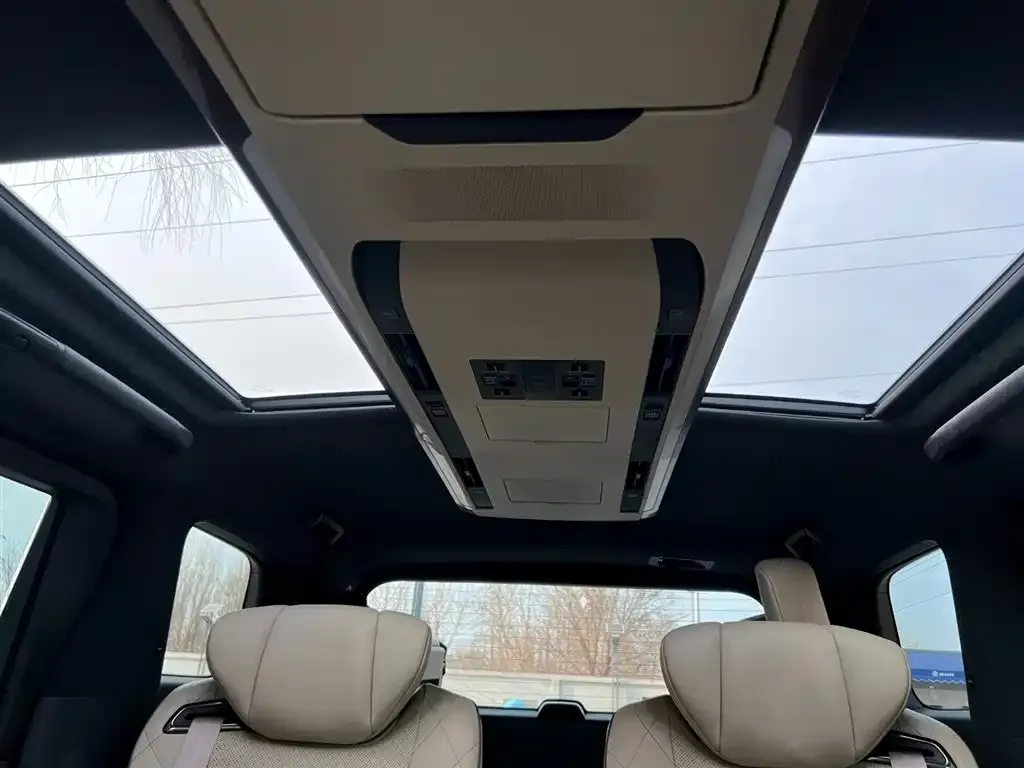 Toyota Alphard — фото 2