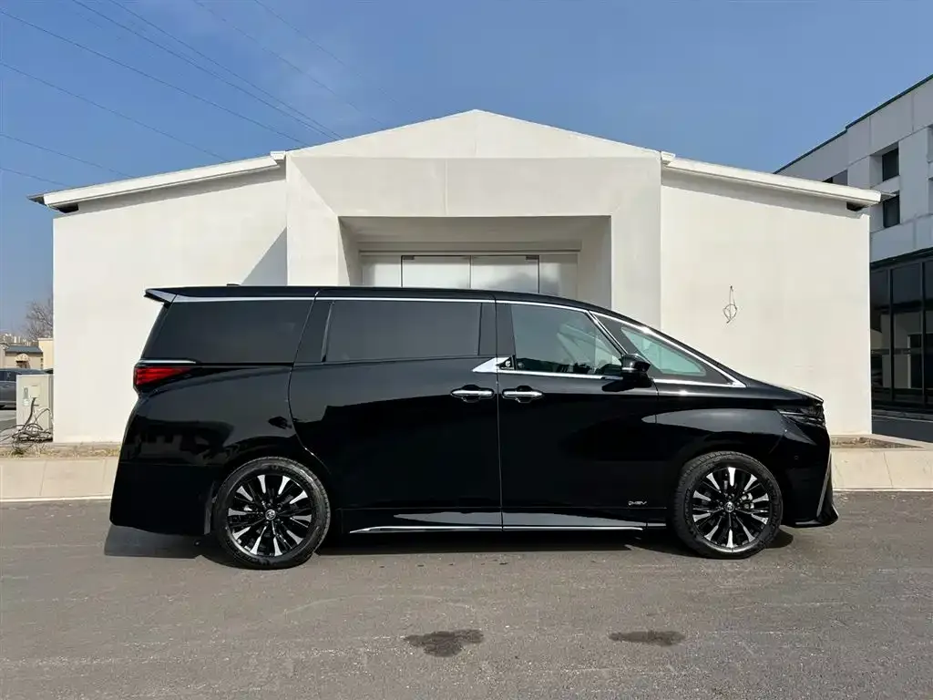 Toyota Alphard — фото 8