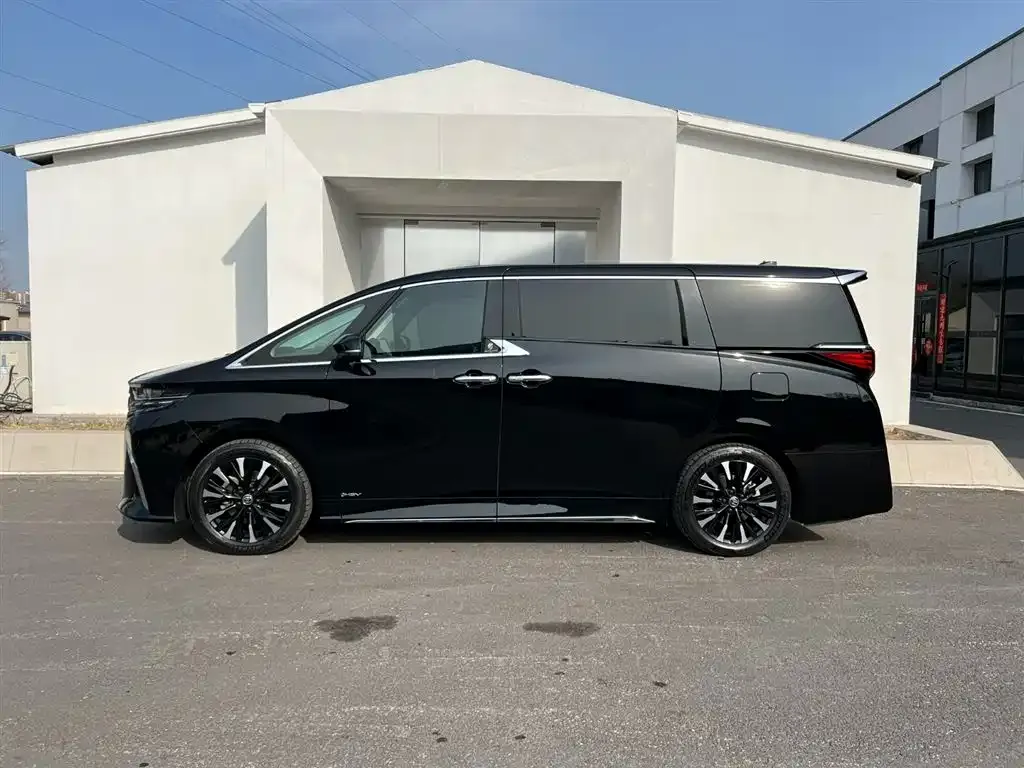 Toyota Alphard — фото 5