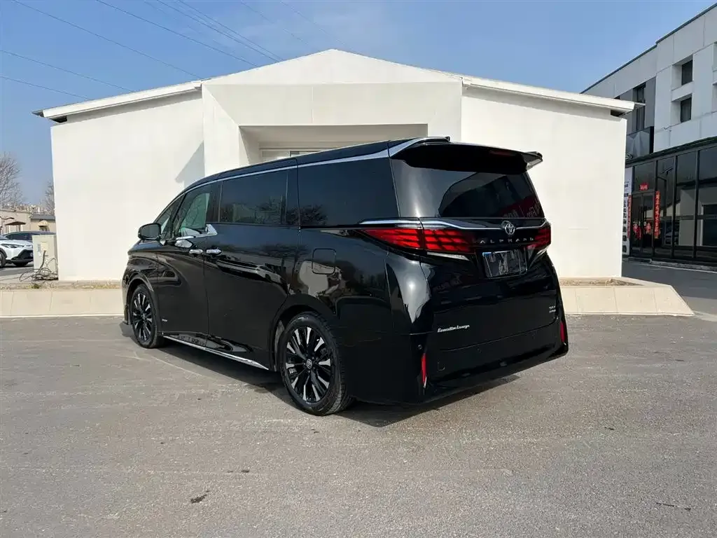 Toyota Alphard — фото 4