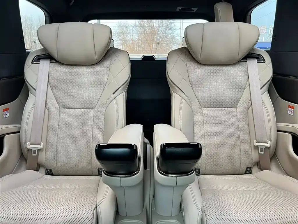Toyota Alphard — фото 7