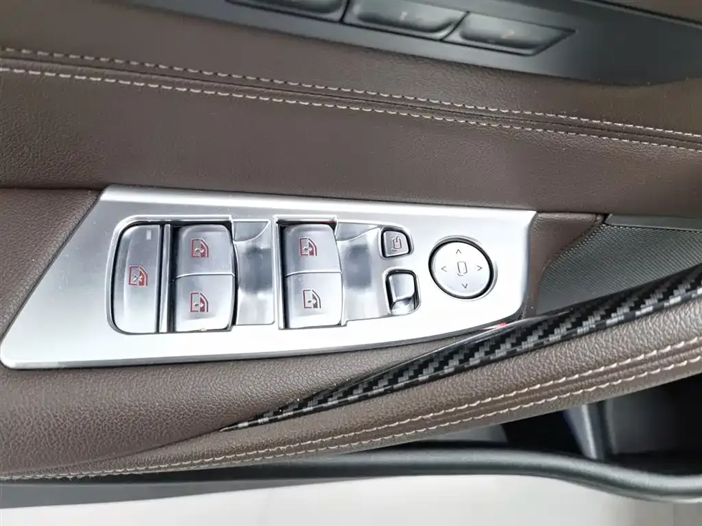 BMW 5 Series — фото 10