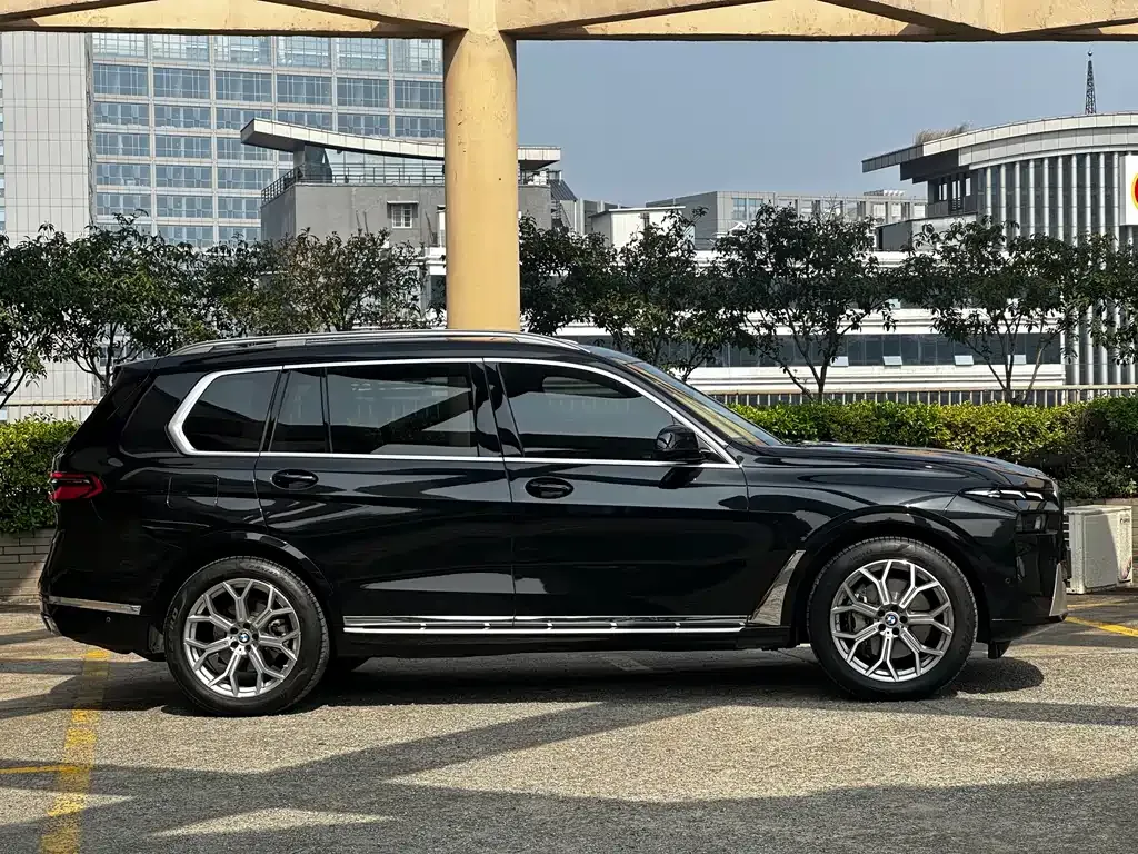 BMW X7 — фото 10